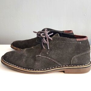 Kenneth Cole Reaction Gray Suede Chukka Boots. Like New. Size 9.5
